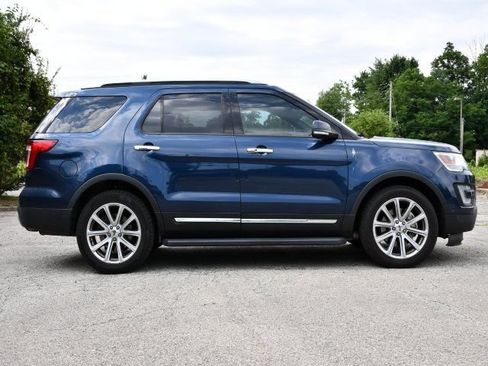 Used 2017 Ford Explorer Limited w/ Equipment Group 301A AWD/4WD image 8