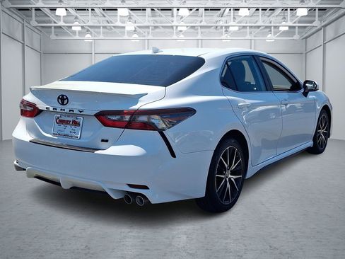 Used 2024 Toyota Camry SE w/ Convenience Package FWD image 5