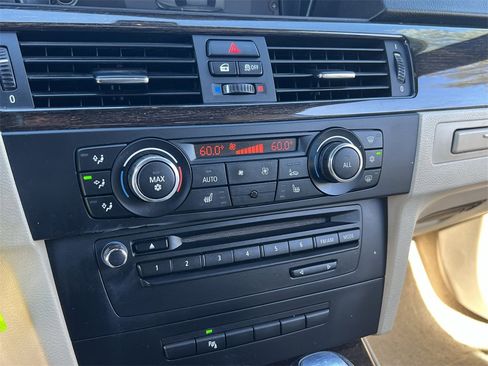 Used 2012 BMW 335i Convertible image 27