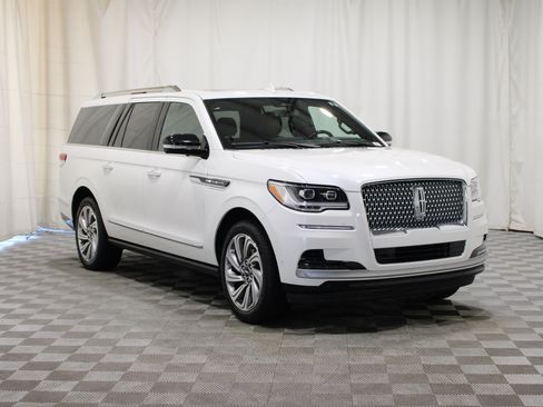 Used 2023 Lincoln Navigator L Reserve AWD/4WD image 1