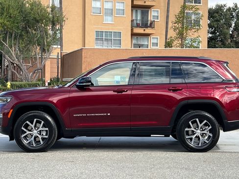 New 2025 Jeep Grand Cherokee Limited image 7