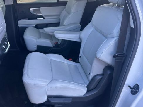 Used 2025 Ford Expedition Max Platinum w/ Driver's Package AWD/4WD image 6