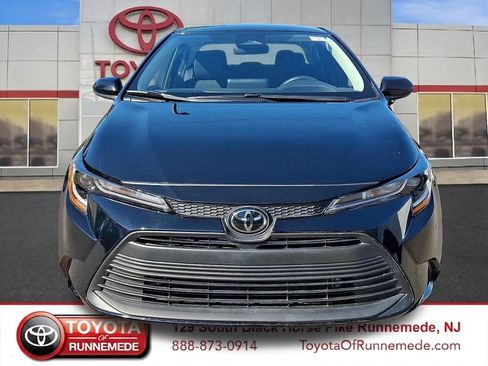 Certified 2025 Toyota Corolla LE FWD image 2