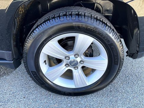 Used 2015 Jeep Compass 4WD image 23