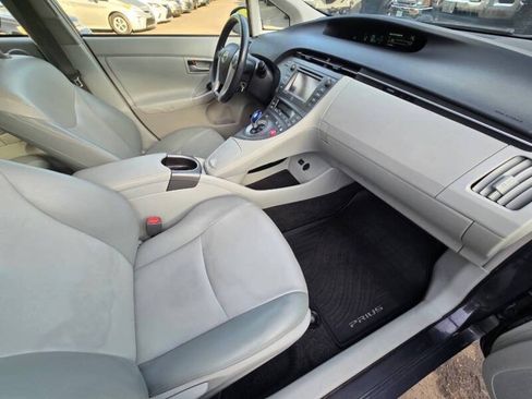 Used 2014 Toyota Prius Four FWD image 2