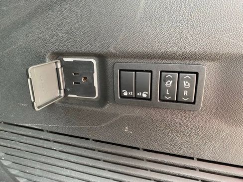 Used 2022 GMC Yukon XL Denali AWD/4WD image 7