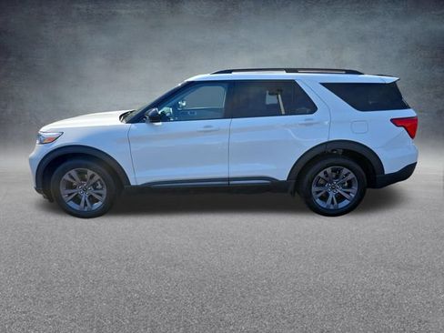 Used 2024 Ford Explorer XLT w/ Equipment Group 202A AWD/4WD image 4