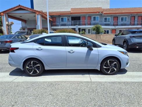New 2025 Nissan Versa SR w/ Trunk Package image 4