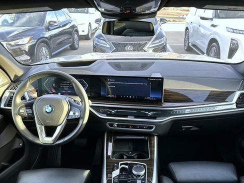 Used 2025 BMW X5 xDrive50e image 12