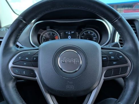Used 2019 Jeep Cherokee Latitude Plus FWD image 14