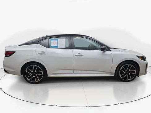 Used 2025 Nissan Sentra SR FWD image 5