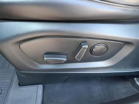 Used 2022 Ford Explorer XLT w/ Equipment Group 202A image 21