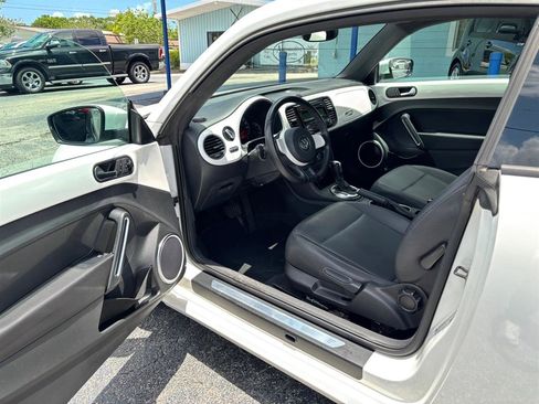 Used 2012 Volkswagen Beetle 2.5 FWD image 9