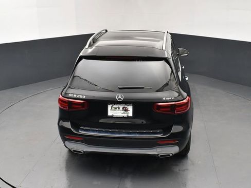 Used 2025 Mercedes-Benz GLB 250 4MATIC image 17