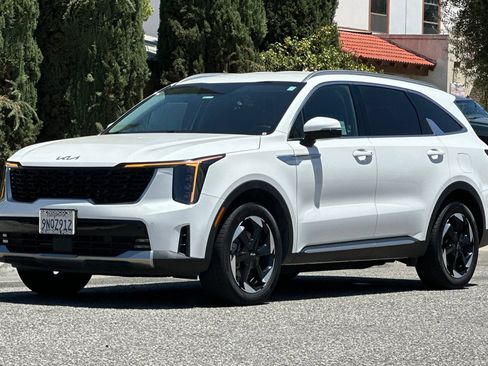Used 2025 Kia Sorento EX AWD/4WD image 8
