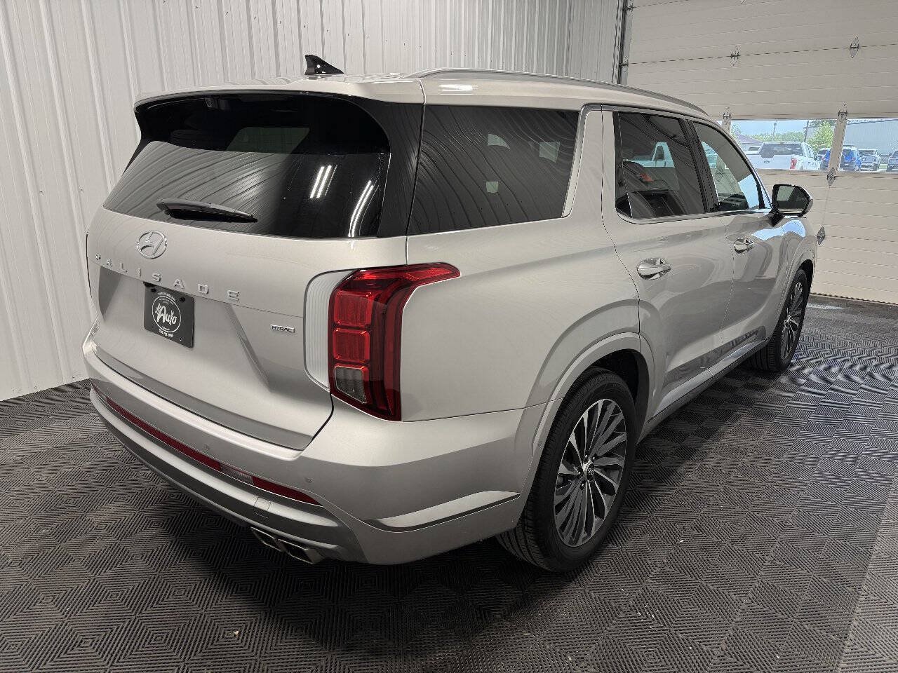 Used 2025 Hyundai Palisade Calligraphy AWD/4WD image 3