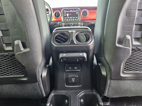 Used 2019 Jeep Wrangler Unlimited Rubicon image 32