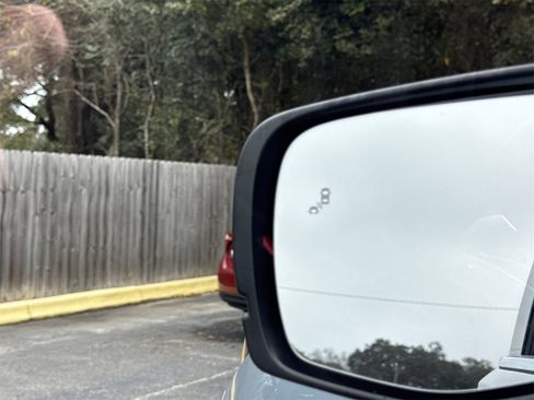 Used 2023 Honda Pilot Touring image 18