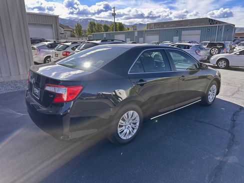 Used 2014 Toyota Camry LE image 3