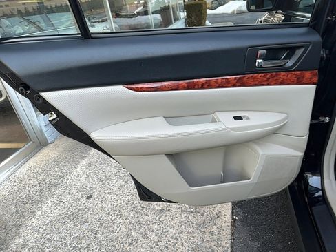 Used 2010 Subaru Outback 2.5i Limited w/ Popular Equipment Group 1B image 16