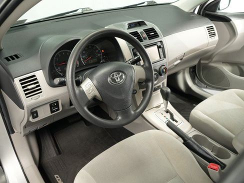 Used 2013 Toyota Corolla LE FWD image 35