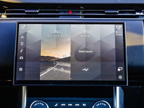 Used 2023 Land Rover Range Rover SE image 17