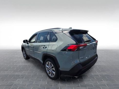 Used 2022 Toyota RAV4 XLE Premium AWD/4WD image 5