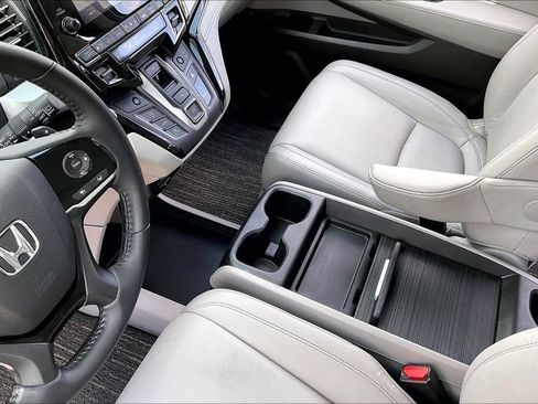 Certified 2024 Honda Odyssey Touring image 17