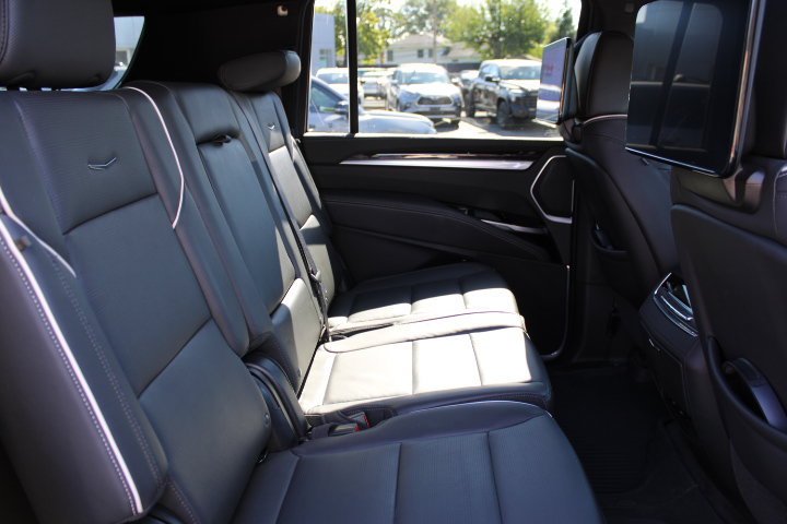 Used 2025 Cadillac Escalade ESV Premium Luxury w/ Touring Package AWD/4WD image 25