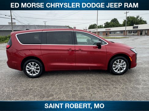 New 2027 Chrysler Pacifica Select AWD/4WD image 7