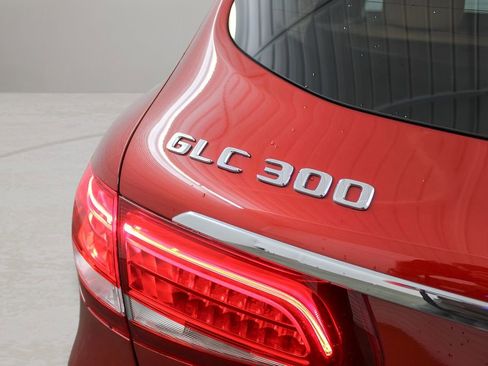 Used 2019 Mercedes-Benz GLC 300 4MATIC image 42