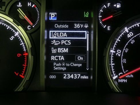 Used 2023 Toyota 4Runner TRD Off-Road Premium image 31