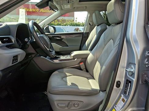 Used 2022 Toyota Highlander Platinum image 14