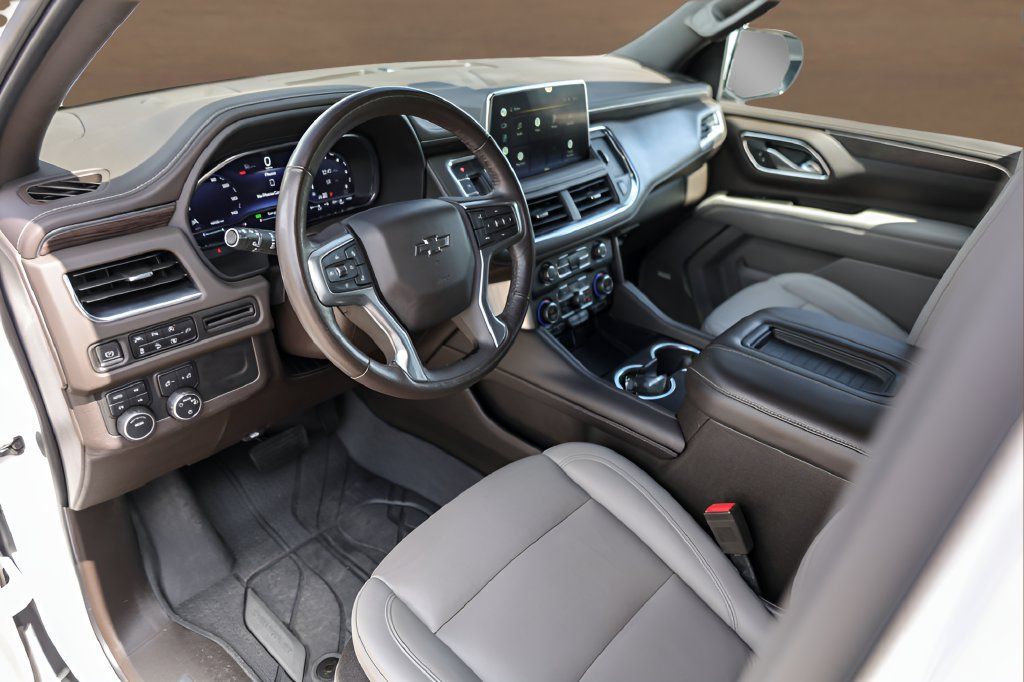 Used 2022 Chevrolet Suburban Z71 w/ Luxury Package AWD/4WD image 10