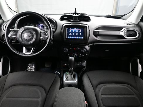 Used 2019 Jeep Renegade Latitude w/ Cold Weather Group image 17