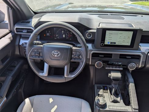 Used 2025 Toyota 4Runner SR5 AWD/4WD image 16
