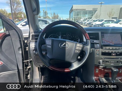 Used 2013 Lexus LX 570 4WD w/ Luxury Pkg w/Pre-crash image 14