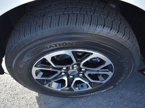 Used 2023 Ford Expedition XLT image 15