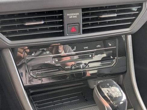 New 2026 Volkswagen Jetta SE FWD image 19