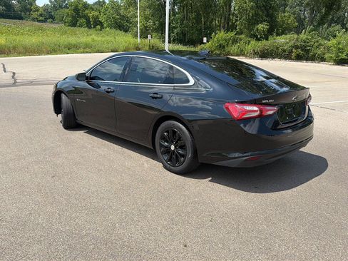 Used 2019 Chevrolet Malibu LT w/ Driver Confidence Package FWD image 3