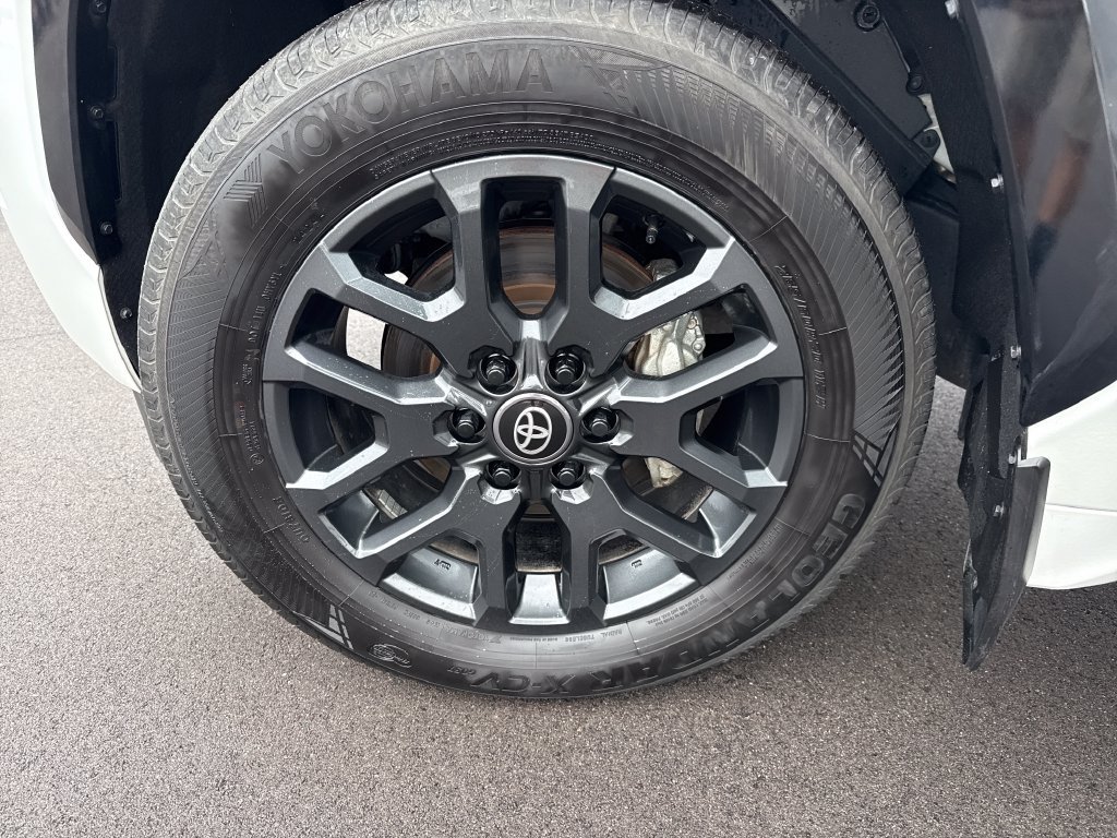 Used 2025 Toyota Sequoia Platinum AWD/4WD image 27