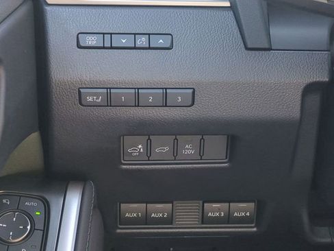 Used 2025 Lexus GX 550 AWD/4WD image 21