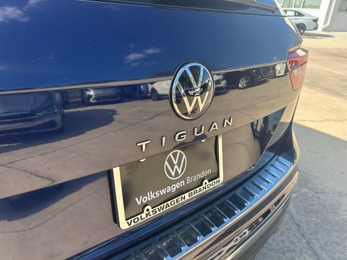 Used 2023 Volkswagen Tiguan SE image 32
