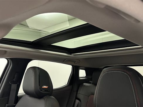 New 2025 Nissan Kicks SR w/ SR Premium Package image 16