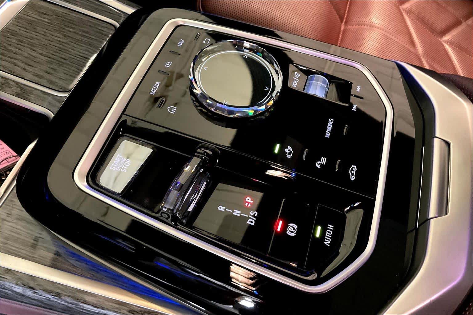 Used 2024 BMW 750e xDrive w/ Executive Package AWD/4WD image 15