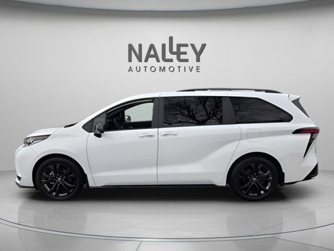 Certified 2025 Toyota Sienna XSE image 2