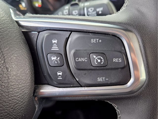 Used 2025 Jeep Wrangler Unlimited Sahara AWD/4WD image 32
