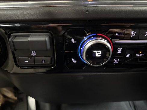 Used 2025 GMC Sierra 1500 SLT image 45