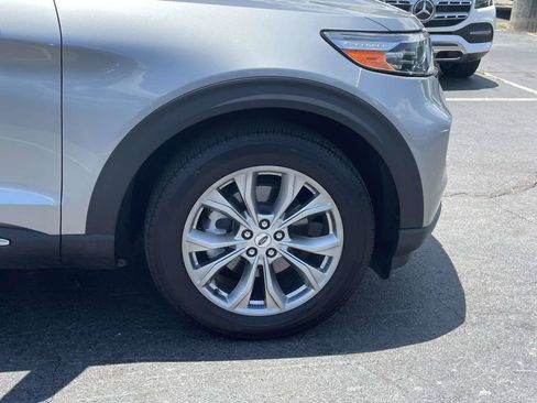 Used 2024 Ford Explorer XLT w/ Equipment Group 202A RWD image 10