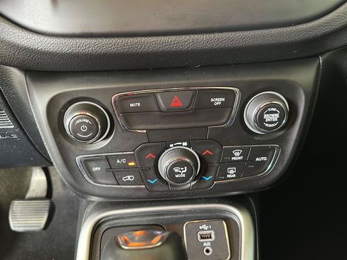 Used 2021 Jeep Compass Latitude w/ Convenience Group AWD/4WD image 19